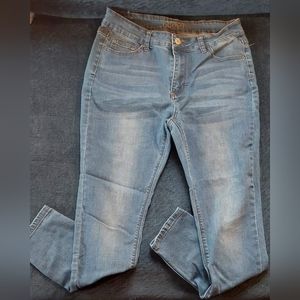 Rue 21 Mid Rise Jegging Actual button/zipper, not pull on Size 12s